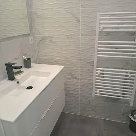 Proche Des Arenes Apartman